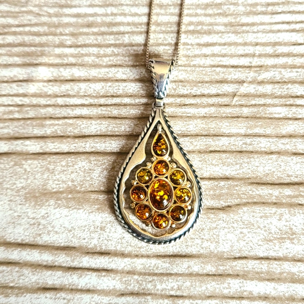 Vintage Valerio Baltic Amber & Silver Teardrop Dangle Pendant on 18in Box Chain
